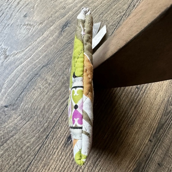 NWOT Vera Bradley Zip Coin Pouch - Portobello Road
*Retired* - Picture 4 of 4